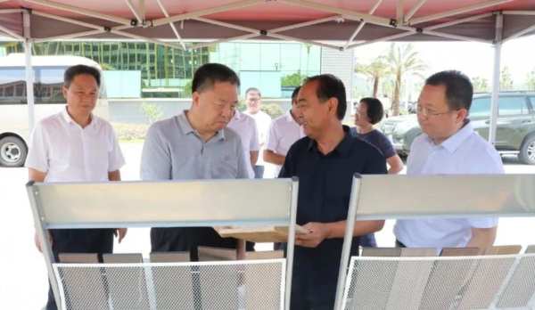 湖南省政协主席、党组书记毛万春一行参观调研湖南鲁丽绿色新材料科技产业园