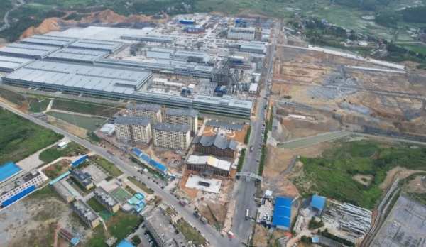 湖南省政协主席、党组书记毛万春一行参观调研湖南鲁丽绿色新材料科技产业园