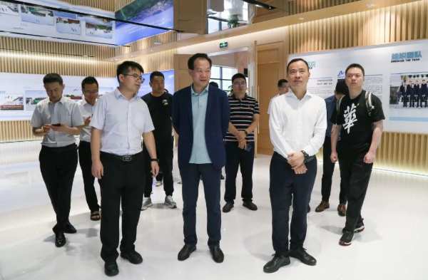 深入交流 | 福庆家居总经理陈长华一行莅临云峰莫干山参观考察