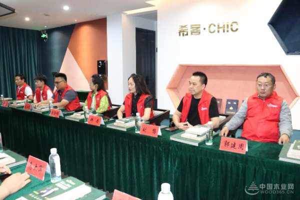 再燃下半年征程 隆饰板材河南服务商经营研讨会圆满结束