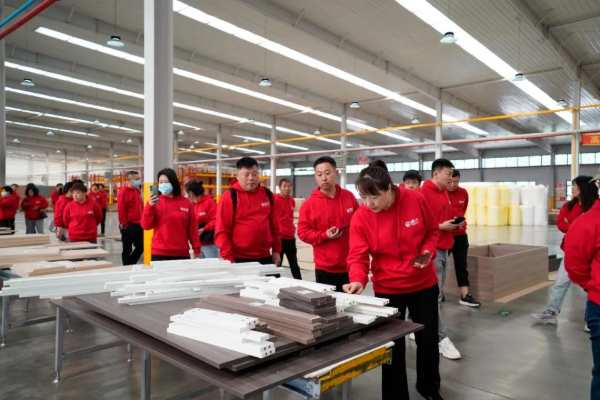 鹏鸿木业集团辽宁经销商大会重构市场新秩序