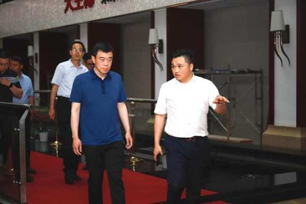 平邑县委副书记任大鹏、县木业专班领导一行莅临大王椰参访调研
