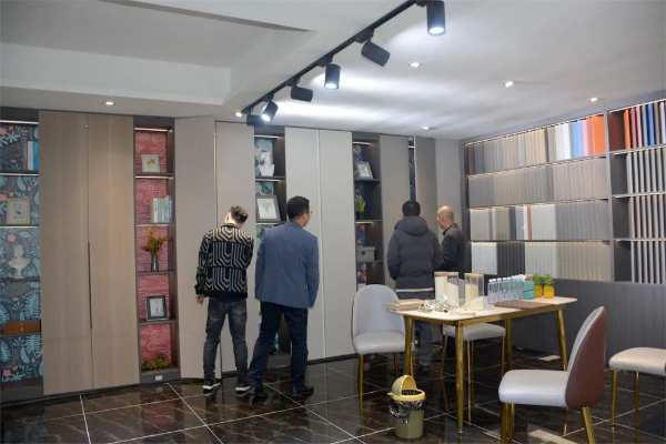 展会速递丨各地客商来优饰工厂参观考察,洽谈合作