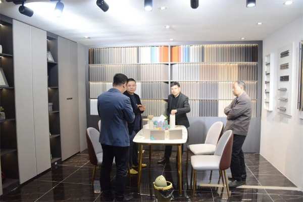 展会速递丨各地客商来优饰工厂参观考察,洽谈合作
