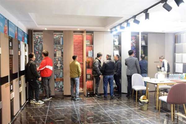 展会速递丨各地客商来优饰工厂参观考察,洽谈合作