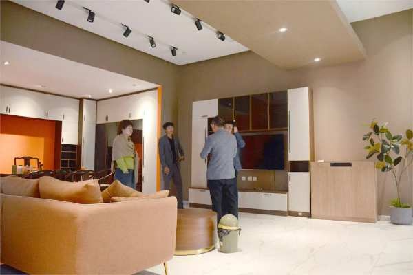 展会速递丨各地客商来优饰工厂参观考察,洽谈合作