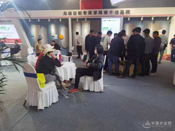 世林正弘：无惧竞争 打造定制专用家具板