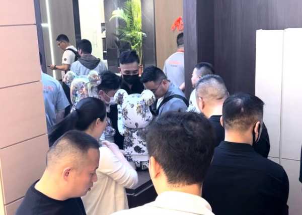 杭州锦宏装饰纸华丽亮相广州家具展