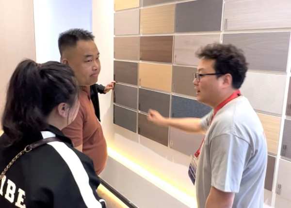 杭州锦宏装饰纸华丽亮相广州家具展