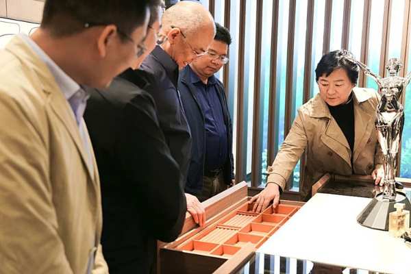 广西玉林市政府及全国工商联家具装饰业商会一行参观调研云峰莫干山