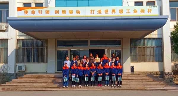 “巾帼心向党，筑梦新时代”梦牌庆三八女神节座谈会暨表彰大会