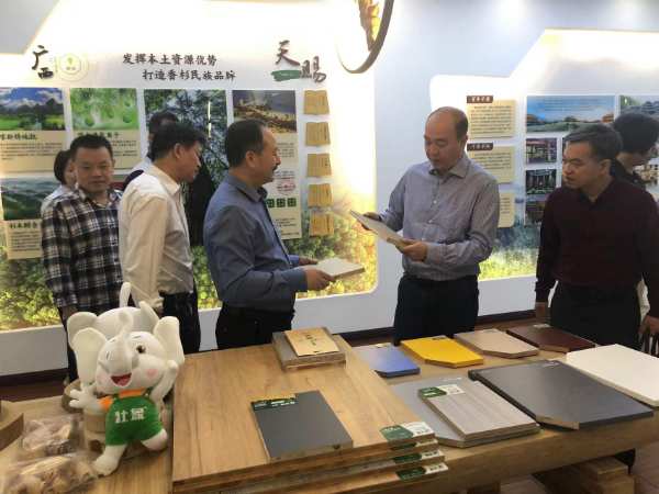 柳州市人大常委会领导一行到访壮象集团调研