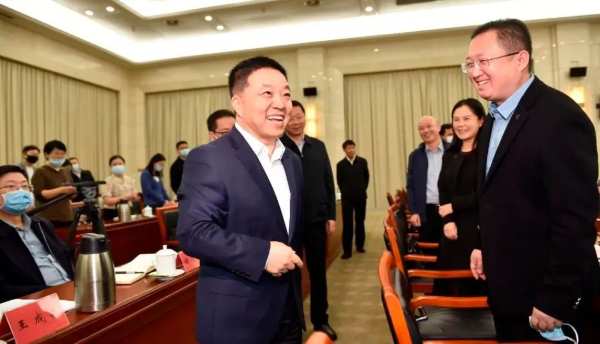 江西鲁丽木业董事长葛立军受邀参加江西省企业家座谈会