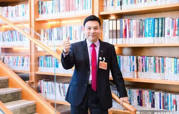 华杰木业董事长彭志军获得“优秀民营企业家”荣誉称号