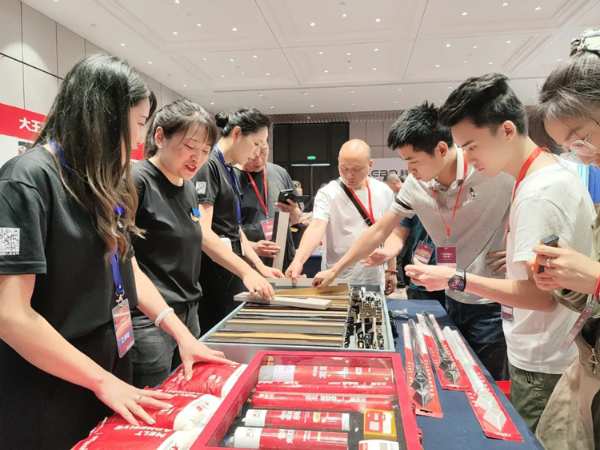 大王椰川渝峰会暨五金新品发布会圆满成功