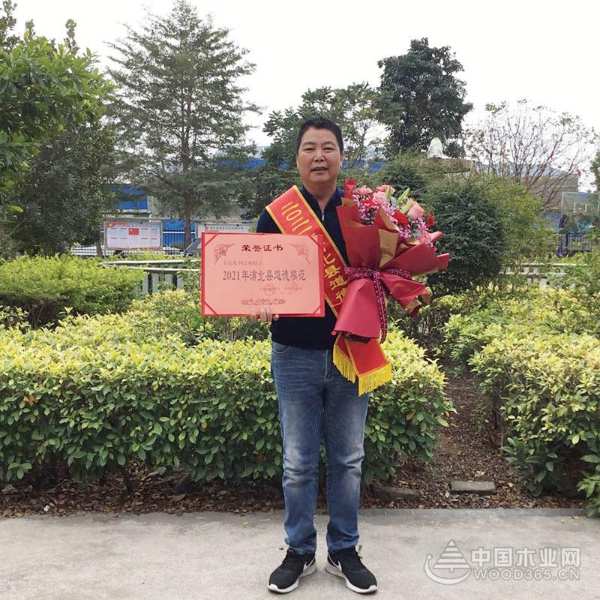 喜讯！伟新集团王启龙、温昌荣斩获“浦北县道德模范”称号