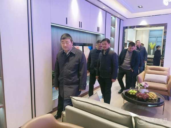 广西壮族自治区副主席方春明一行前往壮象调研