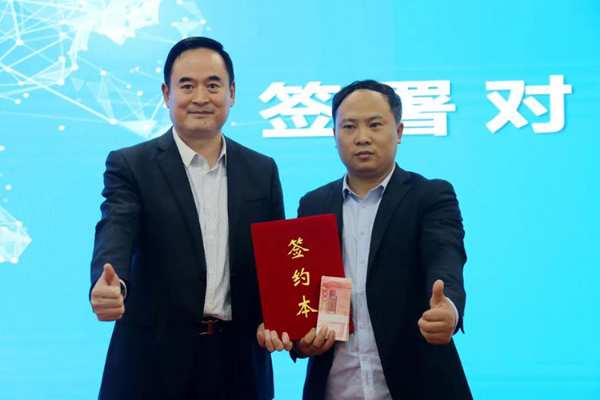 韩氏 · HANSY | 沙场秋点兵，中原集团召开月度述职暨表彰大会