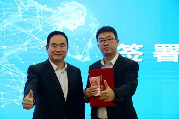 韩氏 · HANSY | 沙场秋点兵，中原集团召开月度述职暨表彰大会