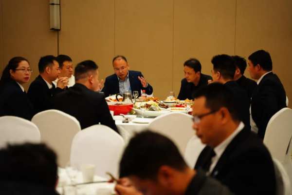 兴友腾家具板：“新赛道、新模式、新市场、新利润”第二届高级合伙人招商会圆满收官！