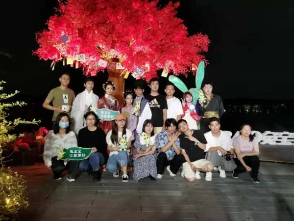兔宝宝成功破圈，线上线下玩转中秋