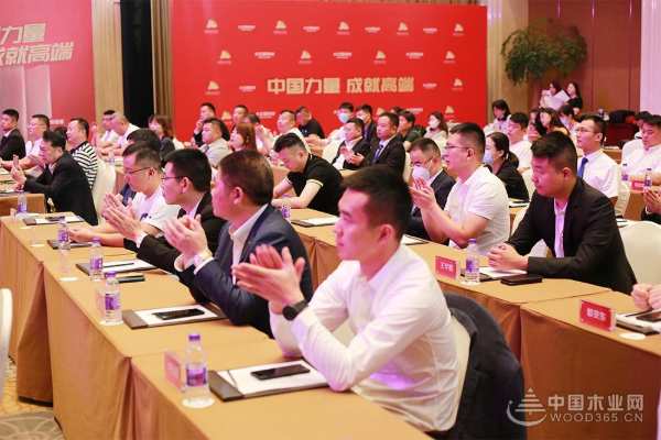 “中国力量 成就高端” 大王椰正式成为中国羽毛球队官方供应商