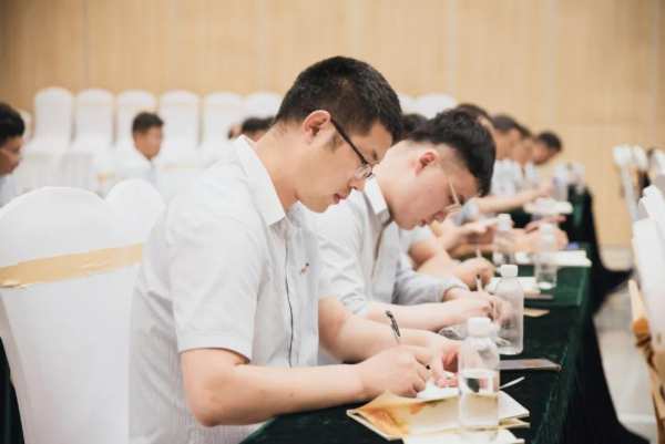 统一思想，统一认识丨中原集团2021年度年中总结大会圆满闭幕