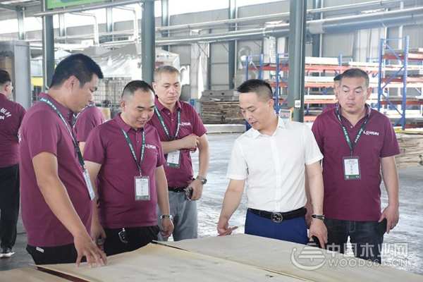 “凝心聚力 再创辉煌”2021年度隆饰品牌大商论坛交流会圆满落幕