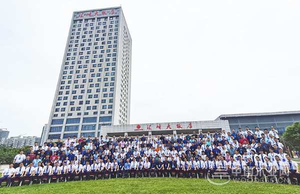 福庆定制家创新亮相，赛道超车打造百年企业