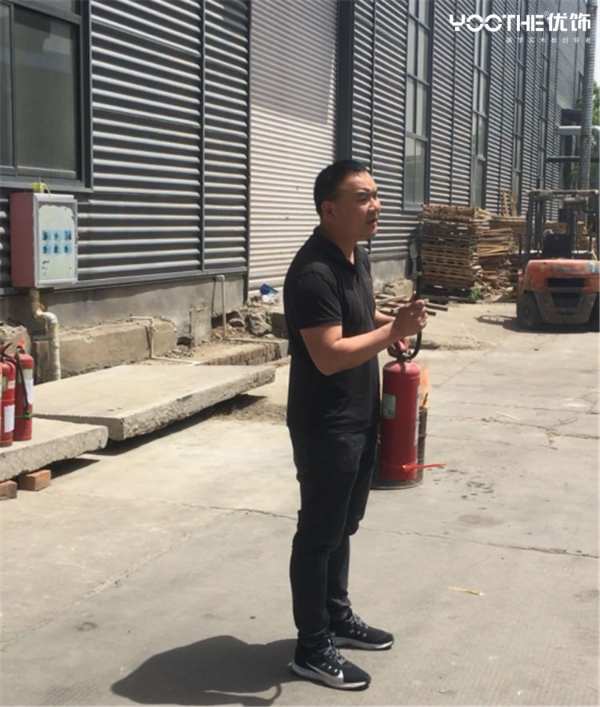 强化安全生产，优饰饰业开展火灾事故应急演练