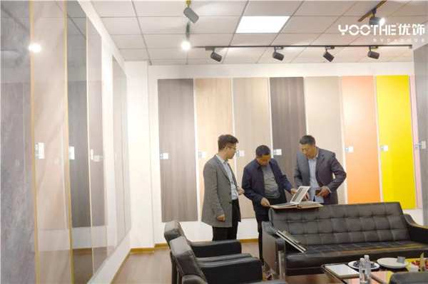 优饰饰业热烈欢迎全国各地客户莅临公司参观考察