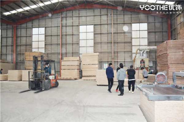 优饰饰业热烈欢迎全国各地客户莅临公司参观考察