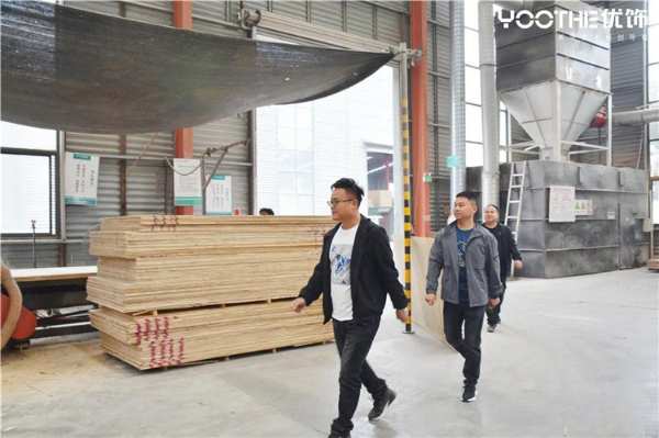 优饰饰业热烈欢迎全国各地客户莅临公司参观考察