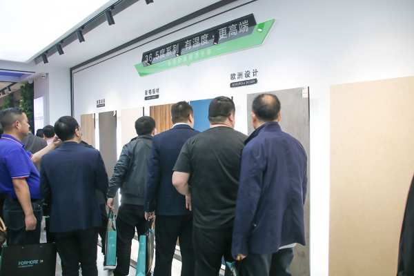 无锡整木家居专委会暨木业协会莅临山东爱格参观指导