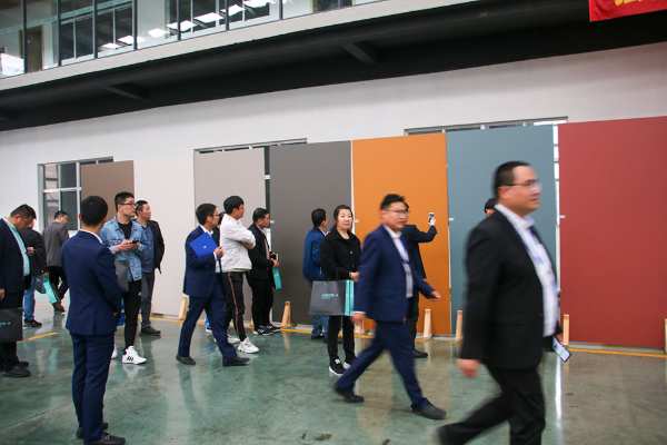 无锡整木家居专委会暨木业协会莅临山东爱格参观指导