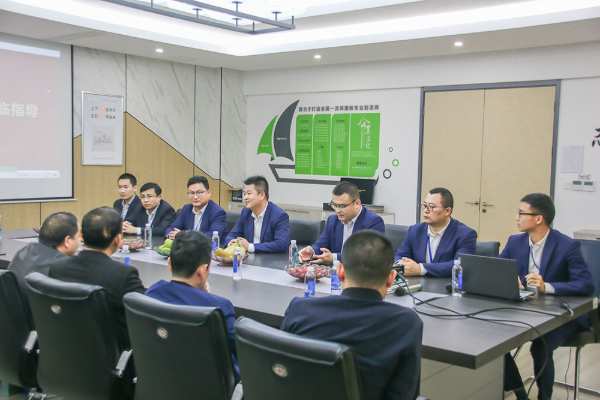无锡整木家居专委会暨木业协会莅临山东爱格参观指导