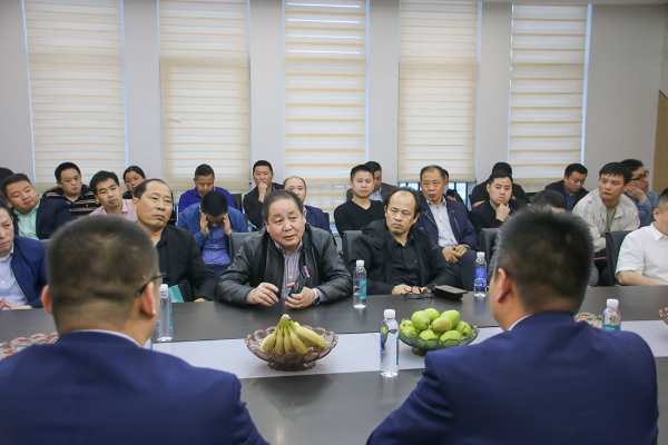 无锡整木家居专委会暨木业协会莅临山东爱格参观指导