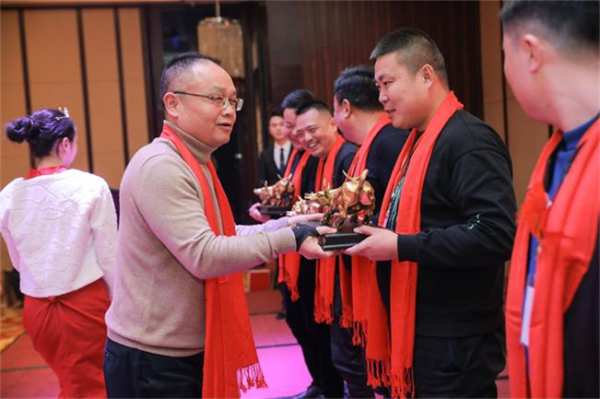 凝心聚力 共创辉煌 2020年雪岭板材年终答谢会圆满举行