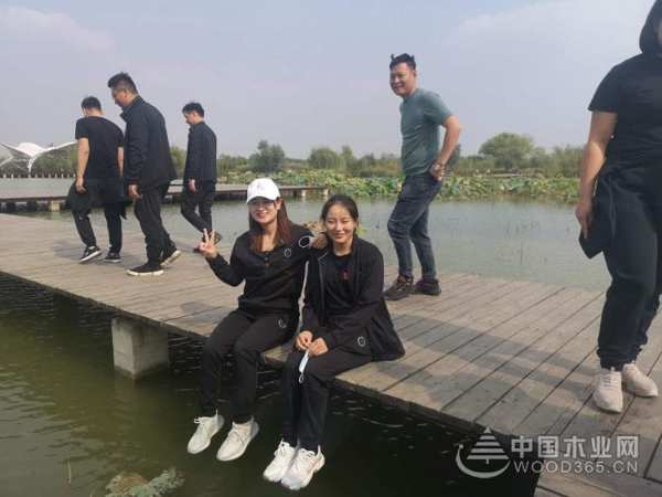 突破自我 不断超越——群豪木业团建活动在台儿庄举行