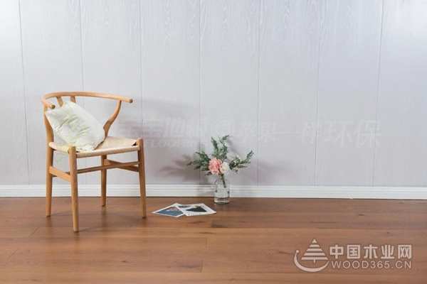 兔宝宝地板：常见地板色系中哪个颜色最耐脏？