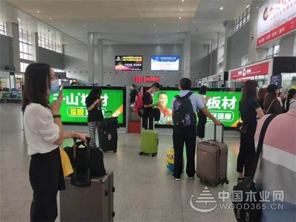 形象霸屏高铁站，千山大豆胶板材新一轮广告投放再次启程