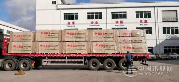 高歌猛进 红崀山荣获金匠榜“消费者信赖板材十大品牌”