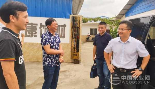 广西柳州市柳北区长张联松等部门领导一行莅临桥牌调研指导