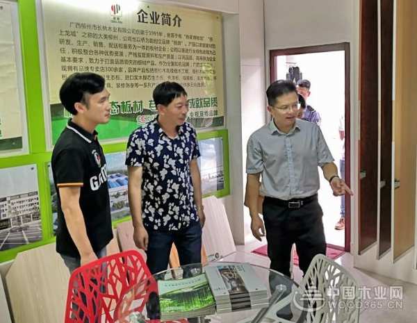 广西柳州市柳北区长张联松等部门领导一行莅临桥牌调研指导