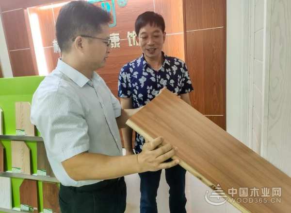 广西柳州市柳北区长张联松等部门领导一行莅临桥牌调研指导