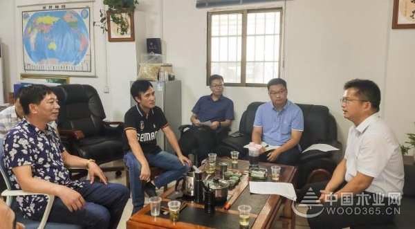 广西柳州市柳北区长张联松等部门领导一行莅临桥牌调研指导