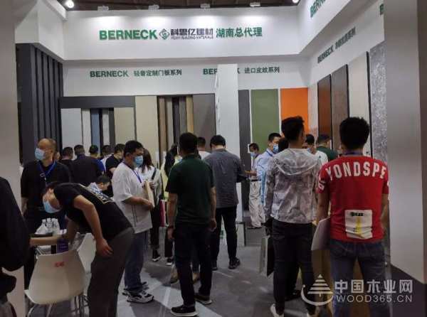 博耐克进口欧松板亮相建博会，成为全屋定制板材中黑马！
