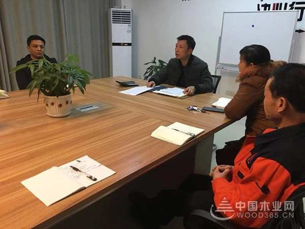 红崀山木业召开生产安全品质会议 一丝不苟贯彻匠心精神