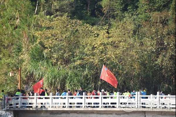 全城沸腾！世界冠军助阵的第三届中国•崇义华森王杯阳明山万人徒步大会今天刷爆了朋友圈...