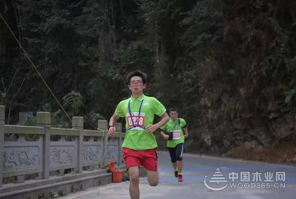 全城沸腾！世界冠军助阵的第三届中国•崇义华森王杯阳明山万人徒步大会今天刷爆了朋友圈...